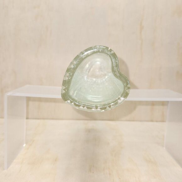 Vintage FTDA 1982 Glass Heart Shaped Ribbed Bud Flower Rose Vase 7.25" x 2.5" - Picture 6 of 10